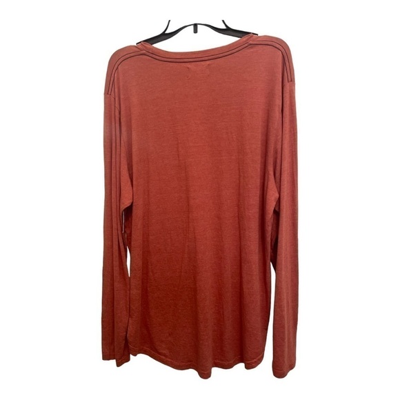 GOODLIFE Overdyed Tri-Blend Long Sleeve Scallop Crew T-Shirt in burnt orange - Picture 3 of 14